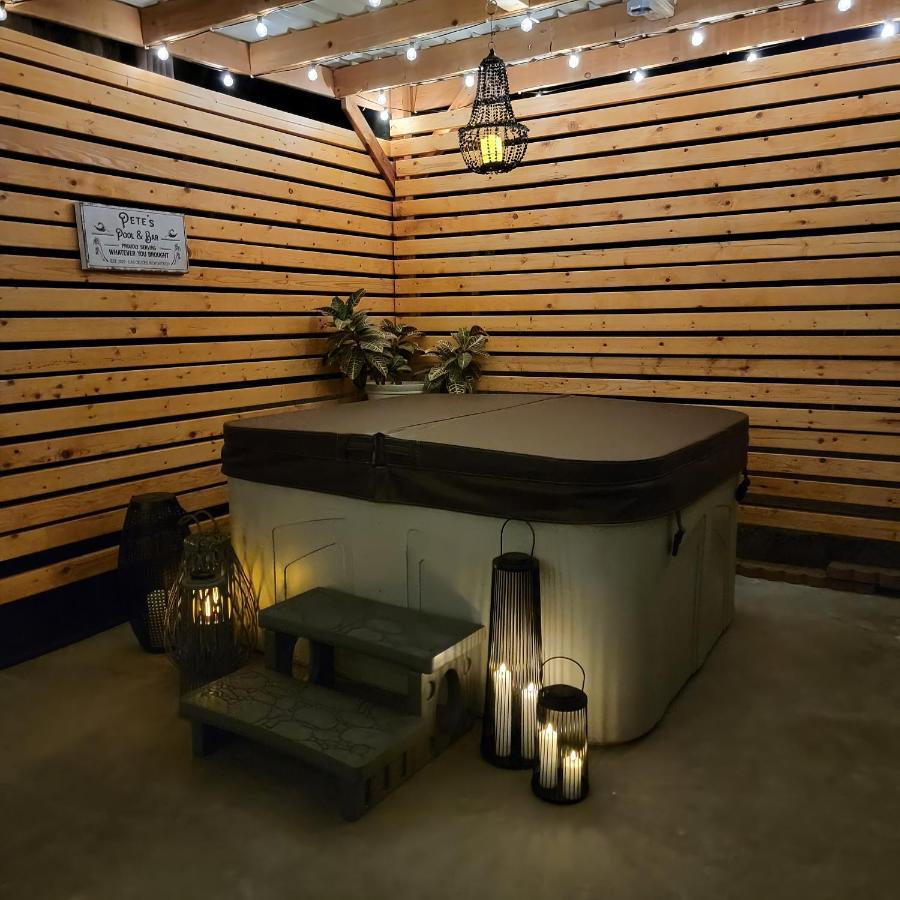 Desert Oasis With Hot Tub! 拉斯克鲁塞斯 外观 照片