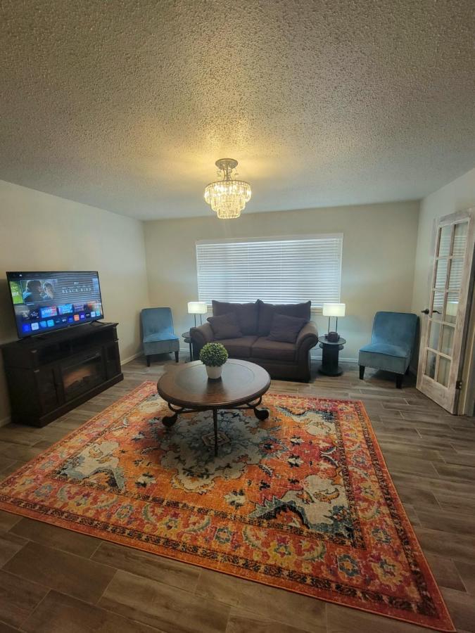 Desert Oasis With Hot Tub! 拉斯克鲁塞斯 外观 照片